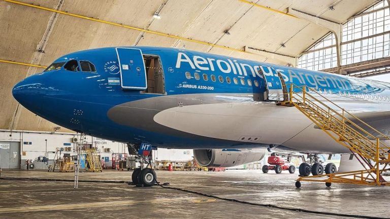 Aerolíneas Argentinas Un avión realizó su primer vuelo con combustible