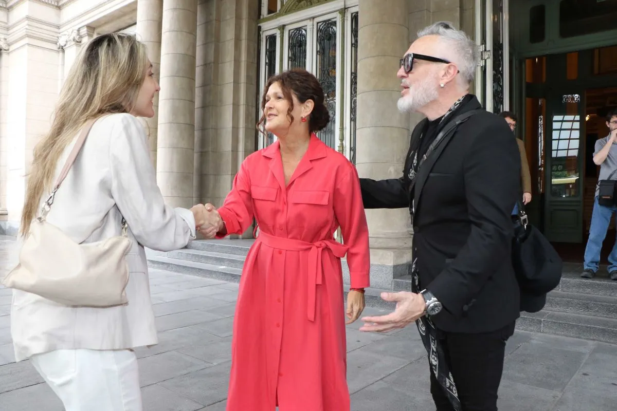 John Malkovich junto a Diego Kolankowsky en el Teatro Colón
