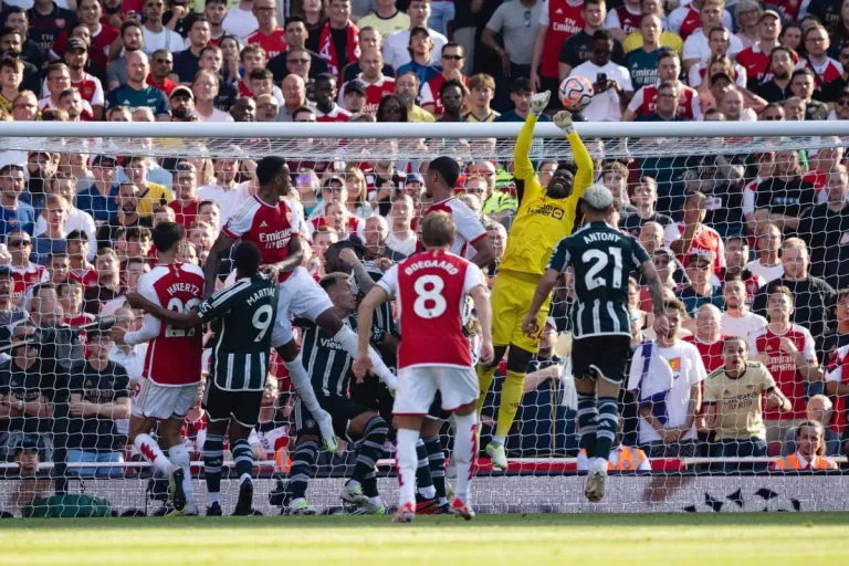 Denuncian a un jugador del Manchester United por violencia doméstica