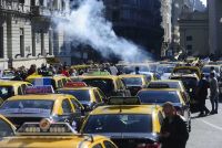 Taxistas lanzaron una campaña contra las declaraciones negacionistas sobre la dictadura