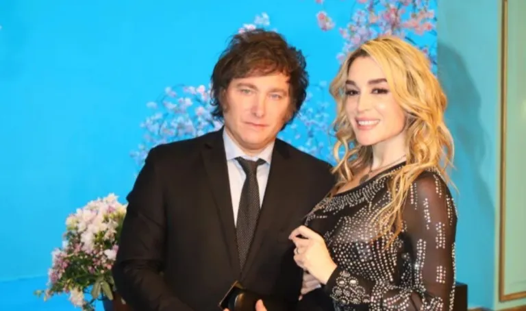 Se filtró la primera foto de Fátima Flórez y Javier Milei dándose un apasionado beso
