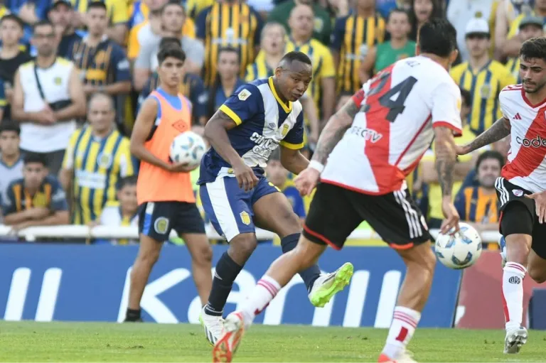 Central venció a River y está a un paso de meterse en la Libertadores