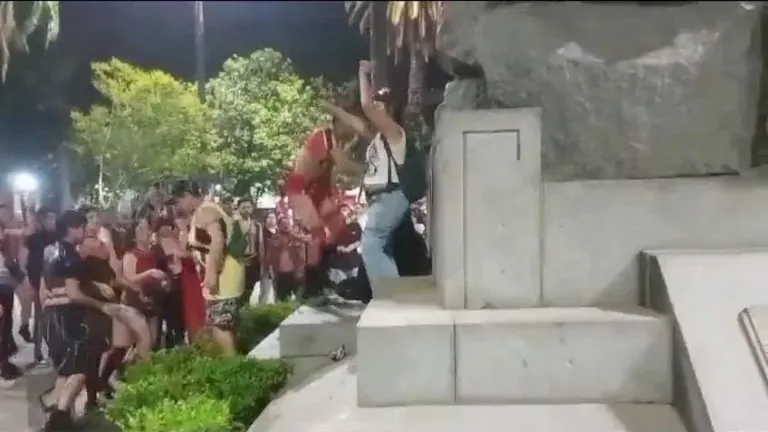 San Martín: Una mujer repartía boletas de Milei y fue agredida por un grupo LGBTIQ