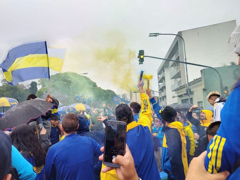 Los hinchas de Boca se movilizaron en apoyo a Riquelme | HaceInstantes ...