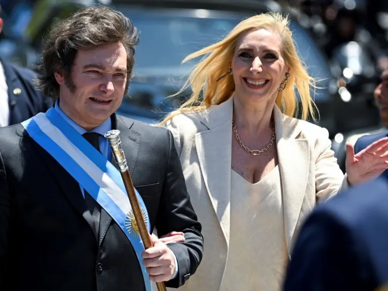 Milei denunció pintadas contra su hermana, Karina, en dependencias del Estado