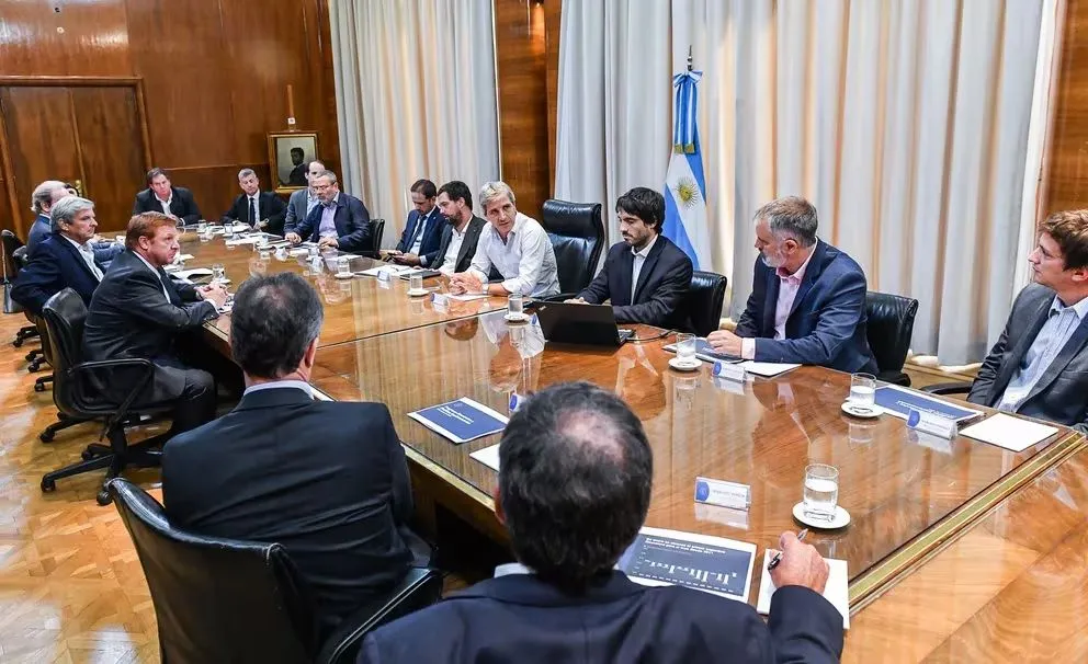 Luis Caputo y los supermercadistas analizaron la desaceleración de la inflación y las políticas de promociones