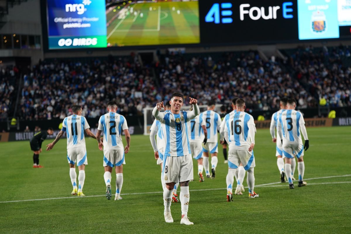 La Selección Argentina goleó a El Salvador en el primer amistoso