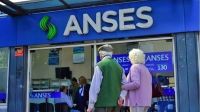La ANSES anunció que las jubilaciones y pensiones se pagarán en dos cuotas