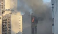 El SAME trasladó a cuatro personas tras incendiarse un edificio en Balvanera