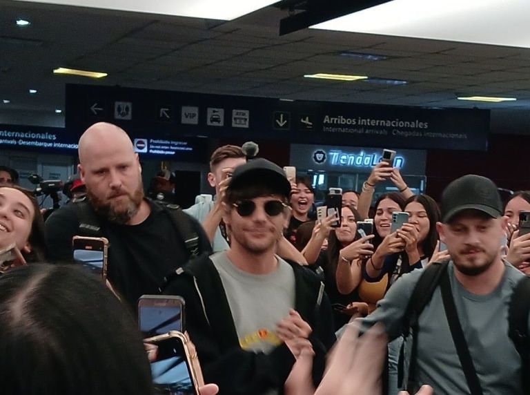 [VIDEO] Louis Tomlinson arrived in Argentina and generated a stir on social networks