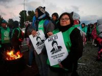 Trabajadores estatales cortan rutas en Bariloche ante la presencia de Milei
