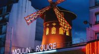Inesperado: se cayeron las aspas del Moulin Rouge de París