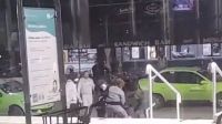 [VIDEO] Santa Fe: dos policías terminaron a los golpes en medio de una terminal de micros