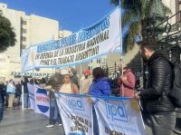Empresarios PyMEs se concentraron frente al Congreso contra el RIGI