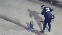 [VIDEO] Córdoba: encontraron a un bebé gateando solo en la calle en plena madrugada