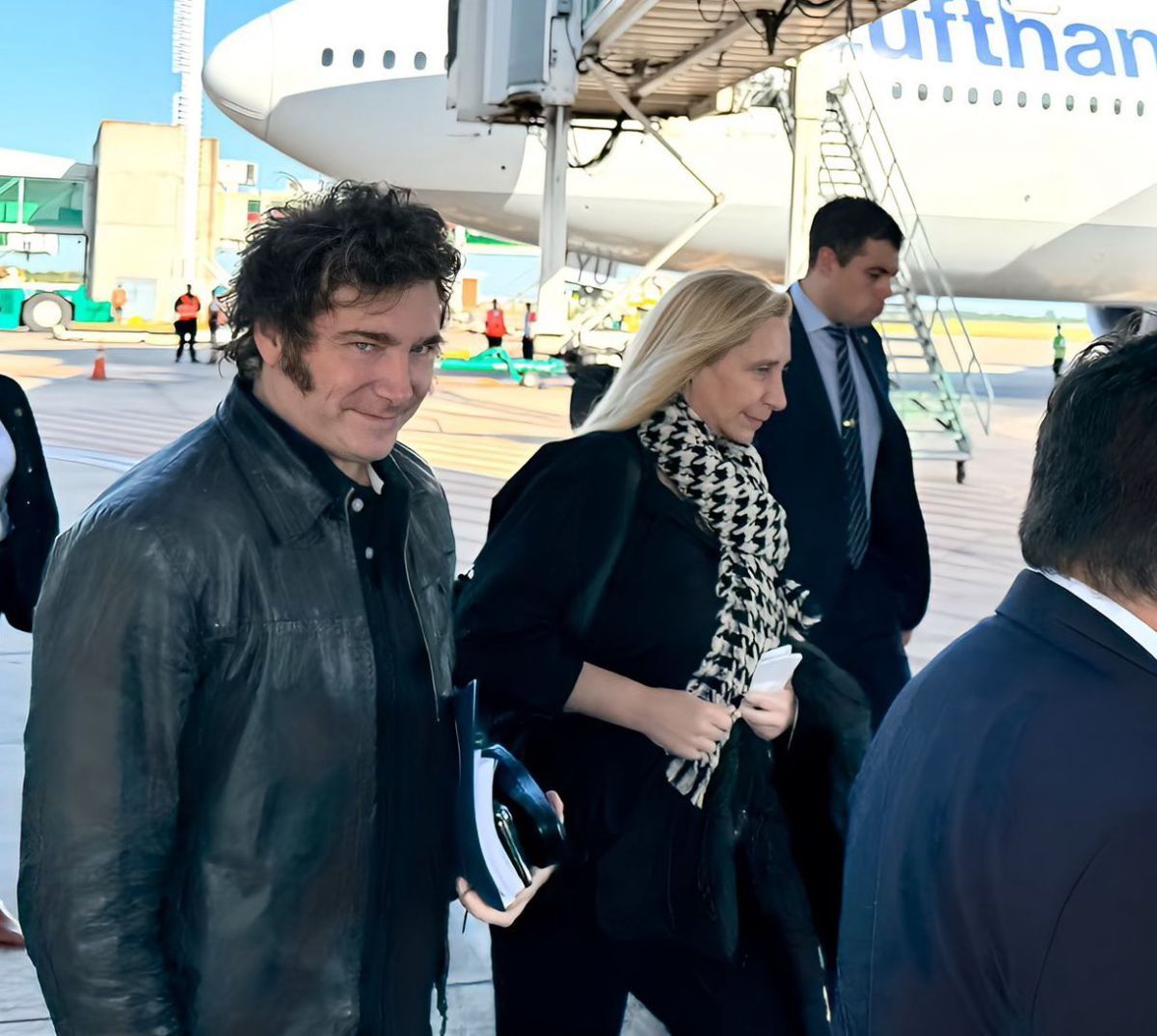 Denunciaron a Javier Milei por el uso del avión presidencial para su viaje a España