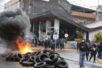 Tensión en Misiones: la Policía se acuarteló y los docentes cortaron la Ruta 14