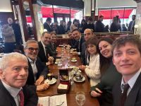Guillermo Francos encabezó un desayuno informal junto al Gabinete en un bar porteño