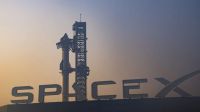 SpaceX lanzó el cohete más grande del mundo y logró su retorno a la Tierra
