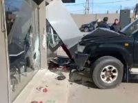 [Video] Santa Fe: Escapaba de la policía y chocó contra un surtidor de combustible