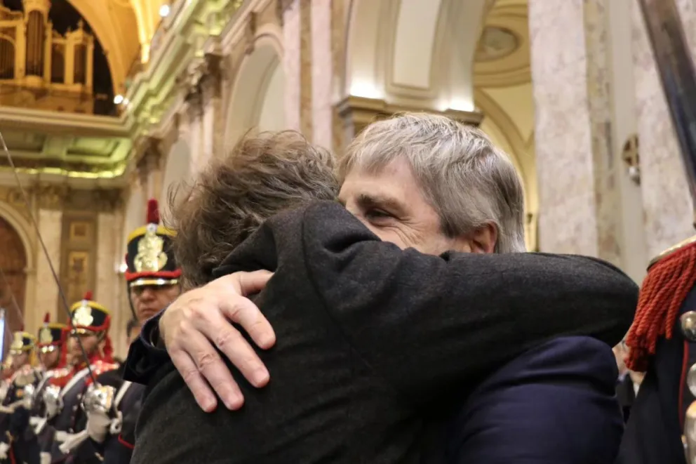 Milei y Caputo anunciaron que el lunes se inicia una política de "emisión cero"