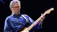  Eric Clapton cerró su show con una guitarra con los colores de la bandera de Palestina