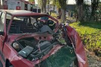 Un joven perdió el control del auto y murió tras chocar contra un colectivo en Mendoza