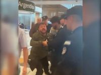 [Video] Increparon a Juan Grabois en Ezeiza tras su viaje al Vaticano