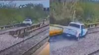 Un patrullero quedó atascado en las vías del tren en Bancalari