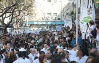 Abrazo simbólico al Hospital de Clínicas en reclamo del presupuesto universitario