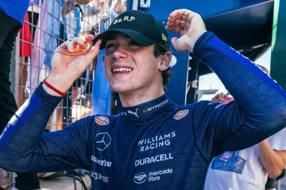 El casco de Franco Colapinto en homenaje a Reutemann: "De un argentino a otro argentino"