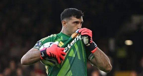 El impresionante mural que el Aston Villa le dedicó al Dibu Martínez
