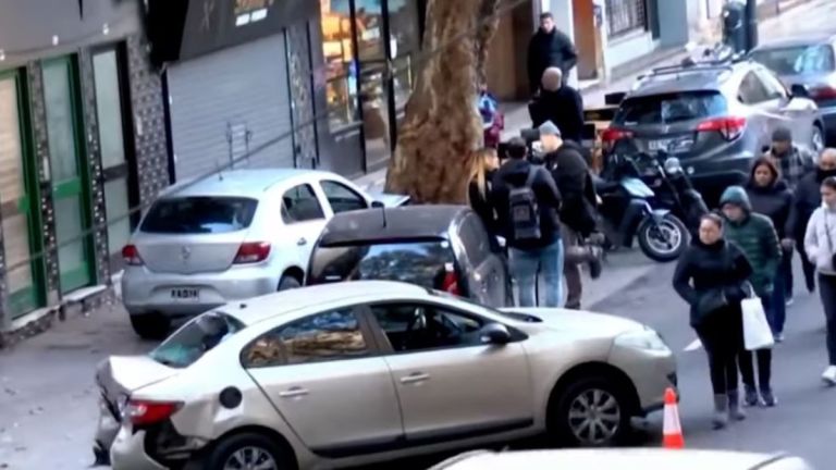 Almagro: Un joven perdió el control de su auto y chocó tres vehículos ...