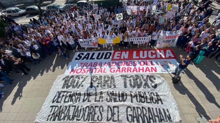 Médicos del Garrahan marcharon a Plaza de Mayo por salarios y en ...