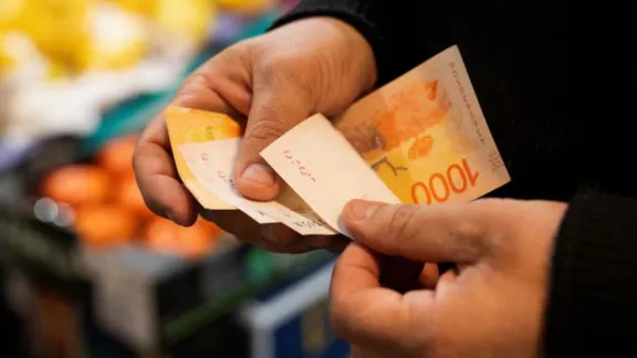 El 72% de los trabajadores cobra menos de un millón de pesos y no logra llegar a fin de mes