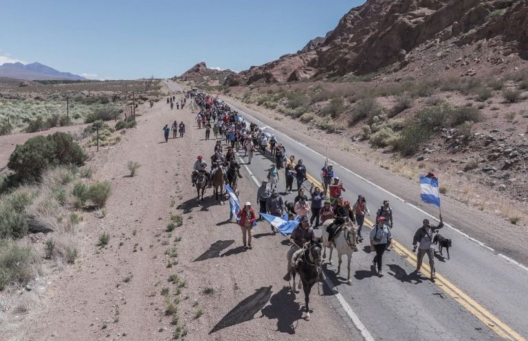 Vigilia tras el Mendozazo: Miles de personas pasaron la noche en la ...