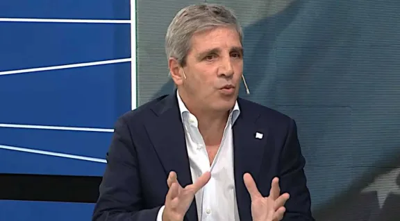 Caputo defendió el nuevo esquema cambiario y afirmó que las bandas “ganaron credibilidad”
