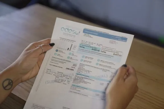 El Gobierno prepara recortes de subsidios y subas de hasta dos dígitos en las tarifas de luz y gas