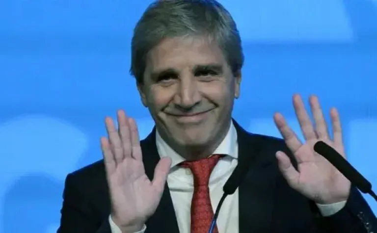 Caputo celebró el segundo año de superávit fiscal: "Devolveremos recursos al sector privado"