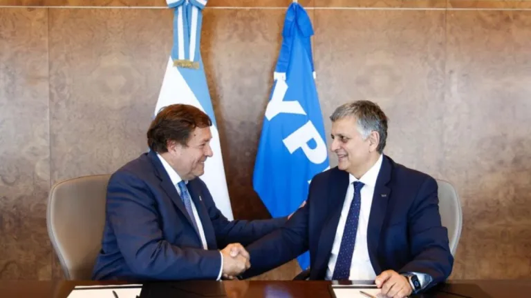 YPF y Río Negro firmaron un acuerdo estratégico para acelerar el proyecto Argentina LNG