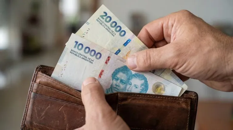 Marzo llega con aumentos en colectivos, prepagas, alquileres y más Marzo llega con aumentos en colectivos, prepagas, alquileres y más