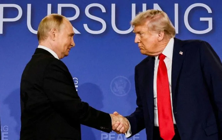 Europa cuestionó a Trump por levantar sanciones al petróleo ruso Europa cuestionó a Trump por levantar sanciones al petróleo ruso