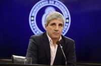 Caputo admitió un freno en la baja de la inflación y lo atribuyó a la falta de confianza en el peso