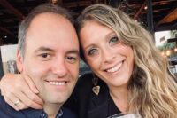 El vuelo de Adorni a Punta del Este lo pagó una empresa ligada a la TV Pública, según un recibo judicial