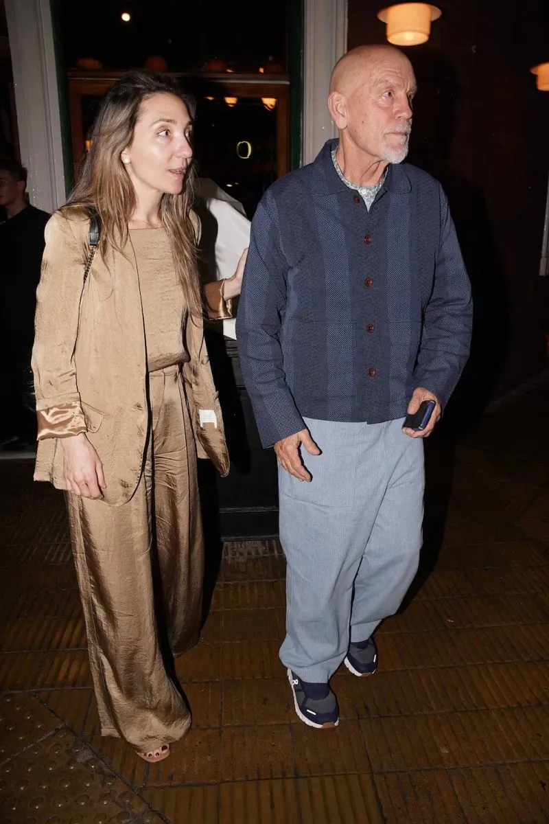 John Malkovich y Anastasya Terenkova, pianista y co-creadora del show El Infame Ramírez Hoffman