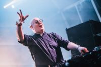 El cura DJ que llega al país para homenajear al Papa Francisco