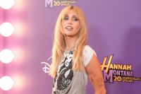 Miley Cyrus selló su reconciliación con Hannah Montana en un emotivo reencuentro