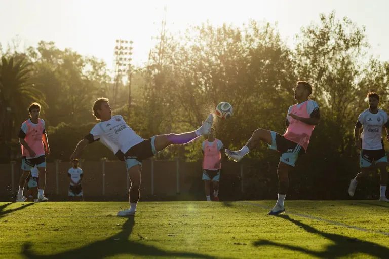 Messi ya se entrena con la Selección: Scaloni puso en marcha la preparación para los amistosos Messi ya se entrena con la Selección: Scaloni puso en marcha la preparación para los amistosos