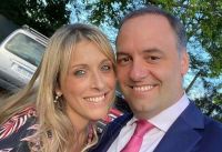 Denuncian que la esposa de Adorni habría facturado millones a una firma clave de YPF