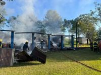 Incendio en Misiones: Una escuela quedó reducida a cenizas y sospechan de un estudiante